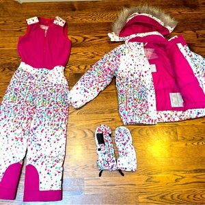 Spyder very warm snowsuit and mitten set in great condition, 6 years old